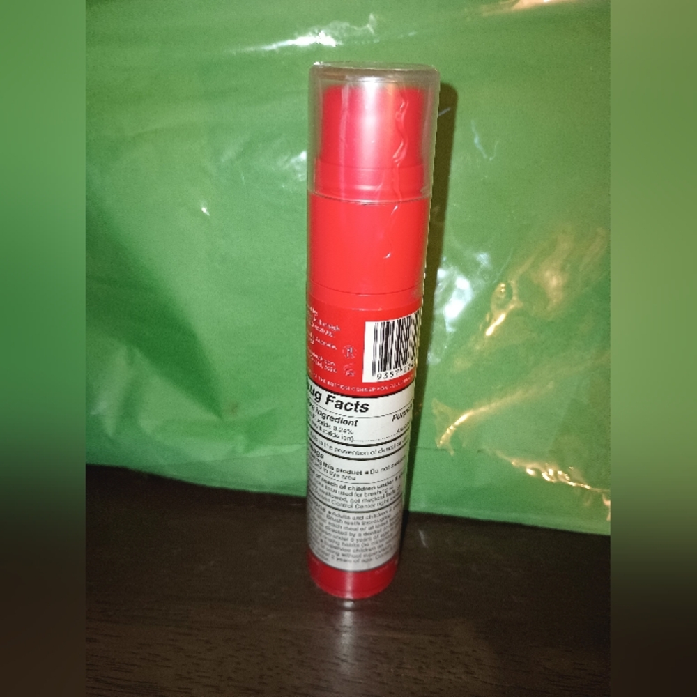 Hismile Candy Cane Toothpaste - Picture 2 of 3